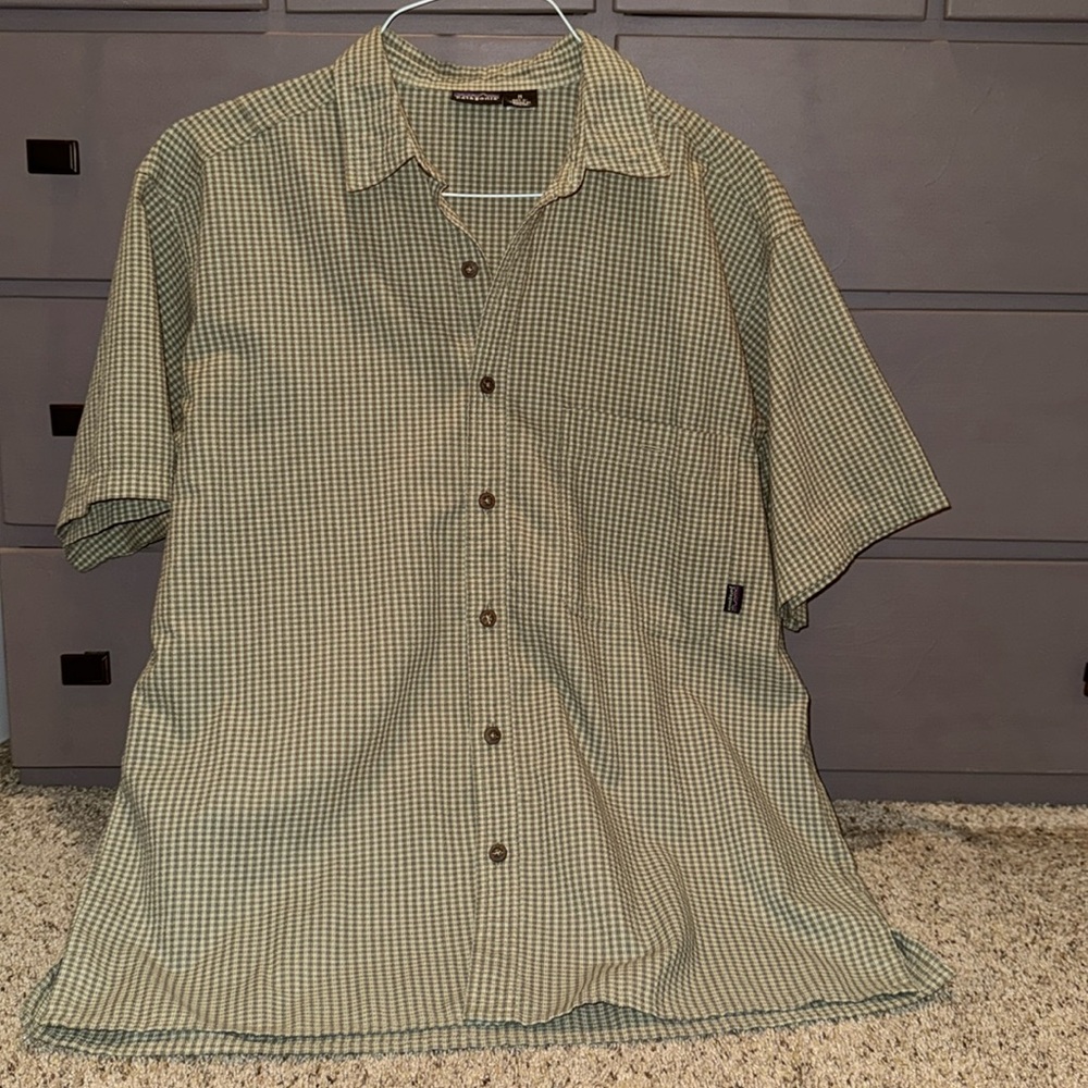 Men’s Patagonia shirt